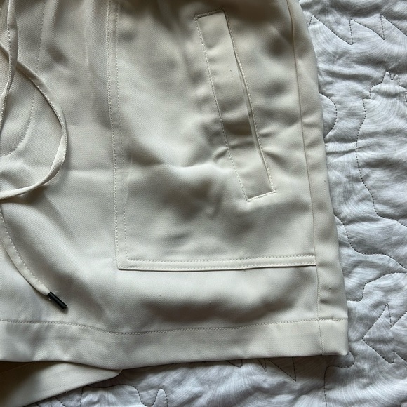 Banana Republic Cream Athletic Shorts Relaxed Style - Picture 3 of 6